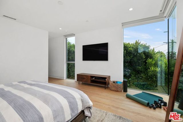 3715 Meier Street, Los Angeles, CA 90066