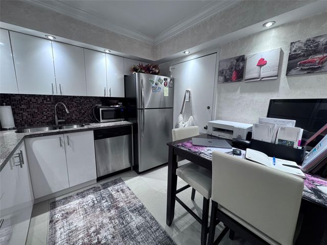 3180 S Ocean Dr 722, Hallandale Beach, FL 33009