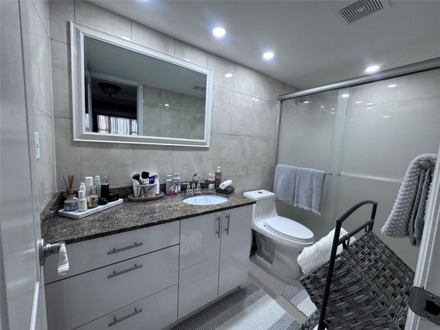 3180 S Ocean Dr 722, Hallandale Beach, FL 33009