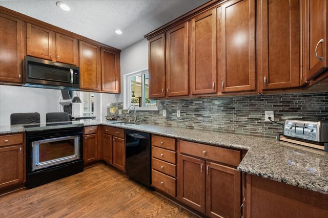 4111 Highgrove Drive, Arlington, TX 76001