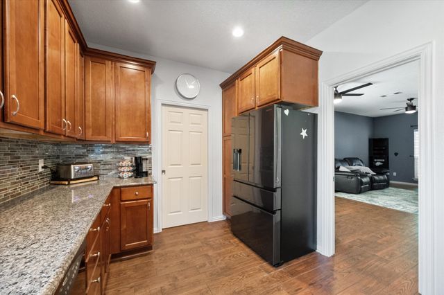 4111 Highgrove Drive, Arlington, TX 76001