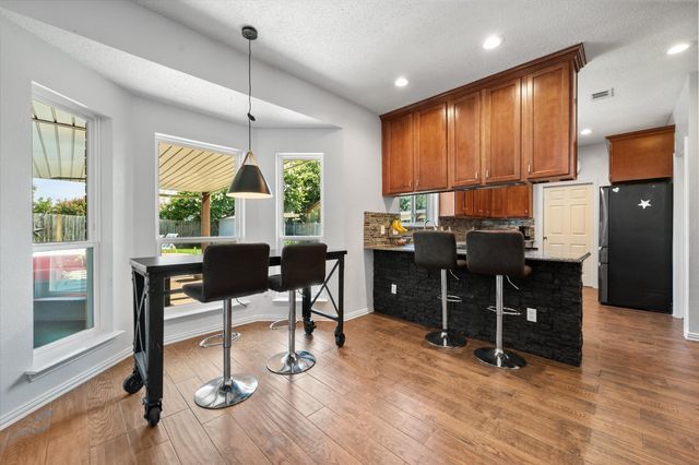 4111 Highgrove Drive, Arlington, TX 76001