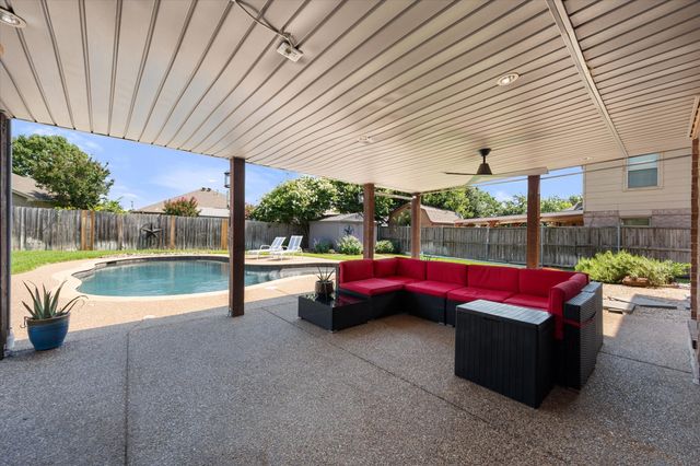 4111 Highgrove Drive, Arlington, TX 76001