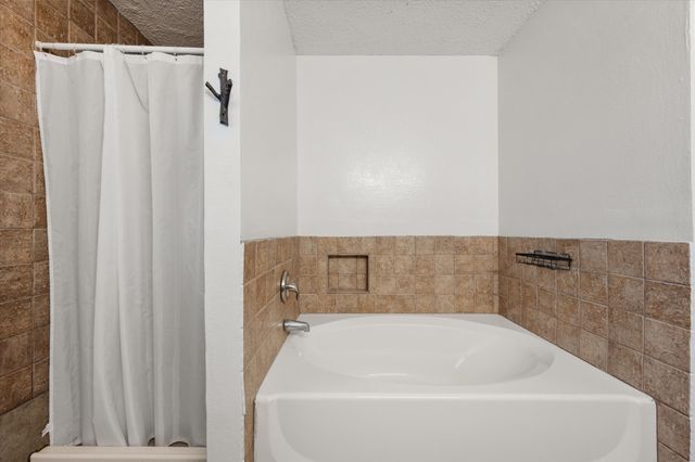 4111 Highgrove Drive, Arlington, TX 76001