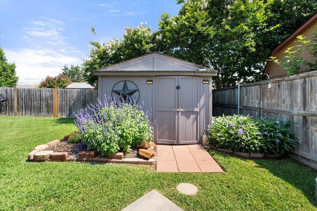 4111 Highgrove Drive, Arlington, TX 76001