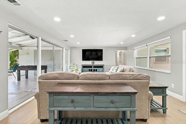 10744 DRUMMOND ROAD, Tampa, FL 33615