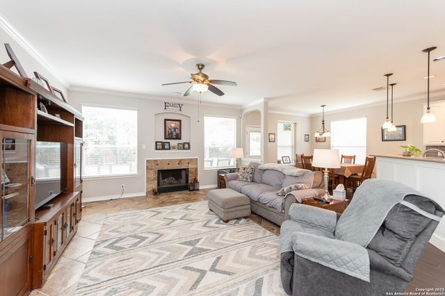 2604 Patron Vlg, Schertz, TX 78108