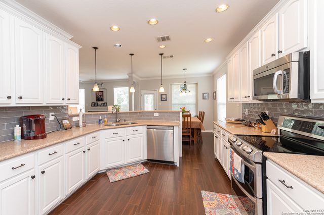 2604 Patron Vlg, Schertz, TX 78108