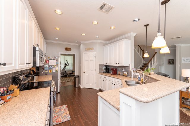2604 Patron Vlg, Schertz, TX 78108
