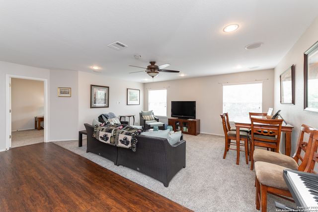 2604 Patron Vlg, Schertz, TX 78108