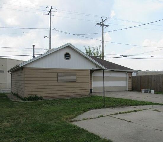 7719 W Fiebrantz AVENUE, Milwaukee, WI 53222