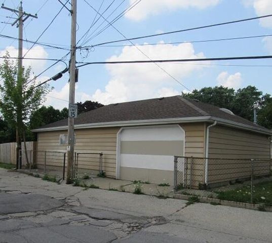 7719 W Fiebrantz AVENUE, Milwaukee, WI 53222