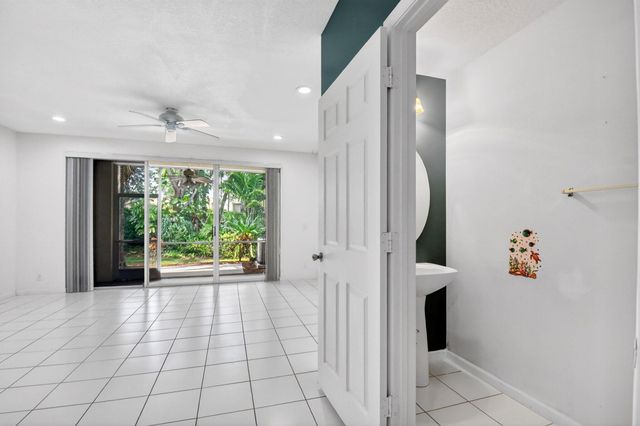 9695 Porta Leona Lane, Boynton Beach, FL 33472