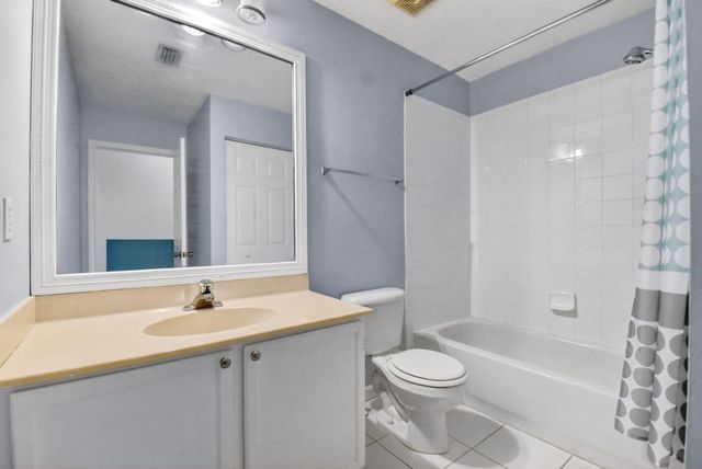 9695 Porta Leona Lane, Boynton Beach, FL 33472