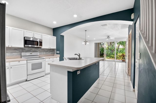 9695 Porta Leona Lane, Boynton Beach, FL 33472
