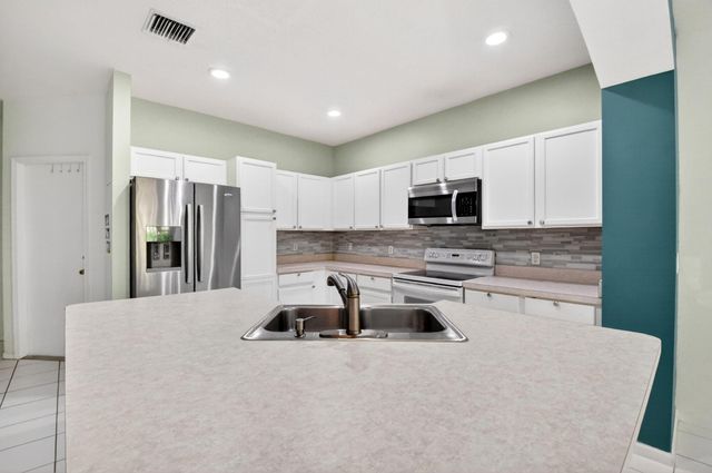 9695 Porta Leona Lane, Boynton Beach, FL 33472
