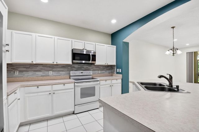 9695 Porta Leona Lane, Boynton Beach, FL 33472