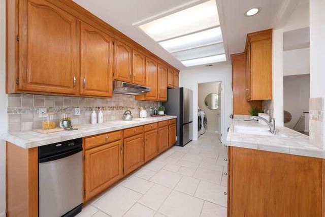 808 Lakeshore Drive, Redwood Shores, CA 94065