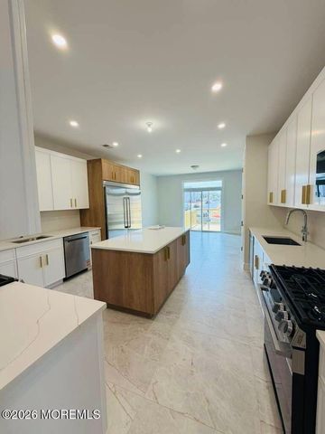 10 Farry Street, Lakewood, NJ 08701