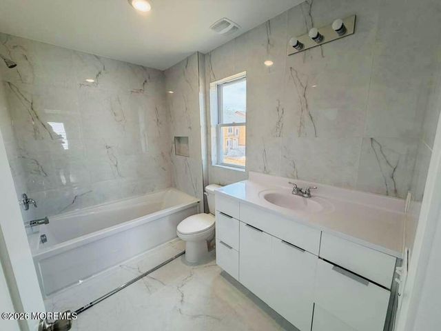 10 Farry Street, Lakewood, NJ 08701