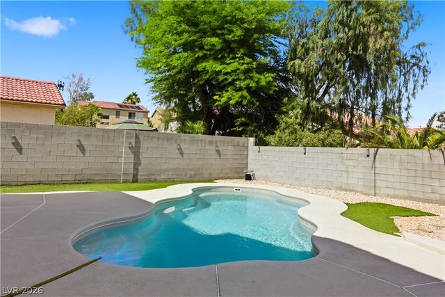 6316 Coyote Valley Court, North Las Vegas, NV 89084