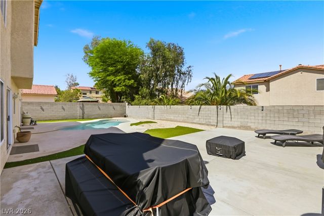 6316 Coyote Valley Court, North Las Vegas, NV 89084