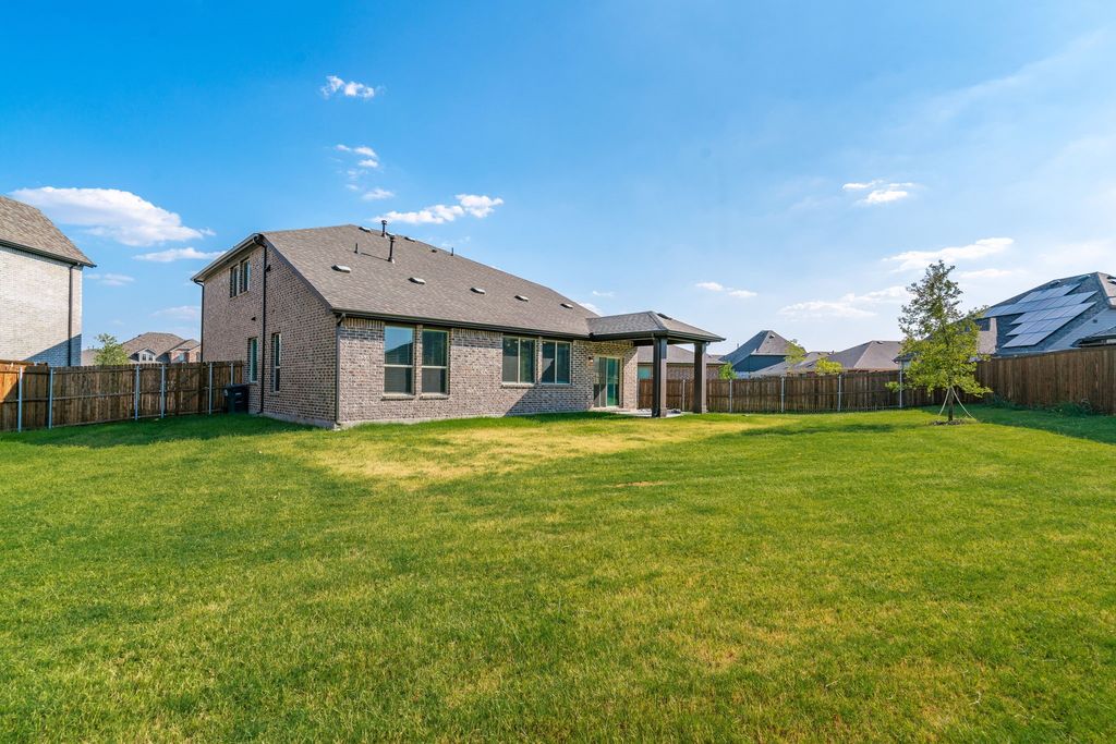 812 Roxby Court, Anna, TX 75409
