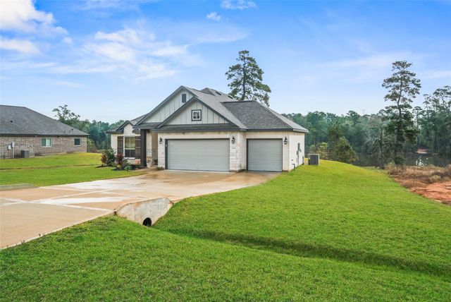 11755 Oakwood Ranch Drive, Willis, TX 77378