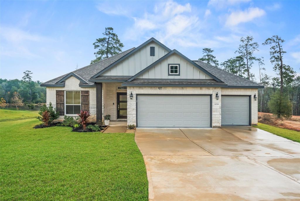 11755 Oakwood Ranch Drive, Willis, TX 77378