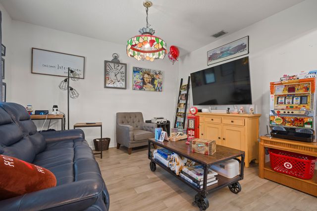 5255 Oakland Lake Circle, Fort Pierce, FL 34951