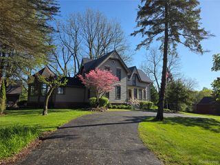 3801 Hollow Corners Road, Dryden Township, MI 48428