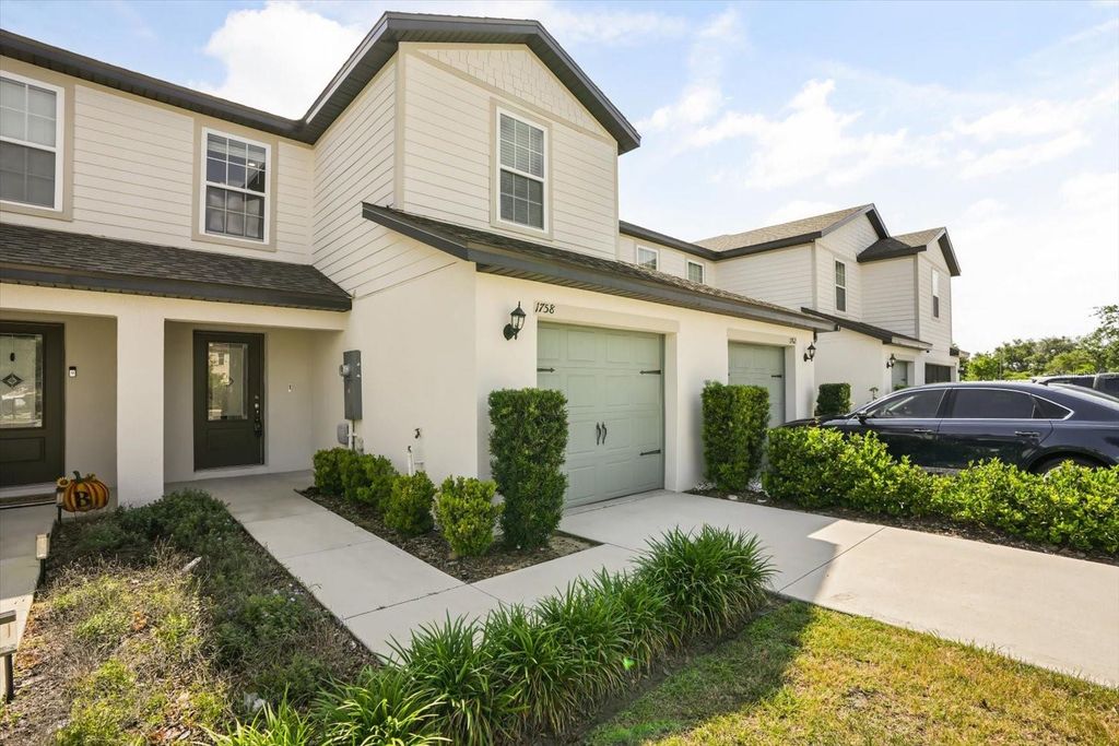 1758 WITHERNSEA COURT, Tavares, FL 32778