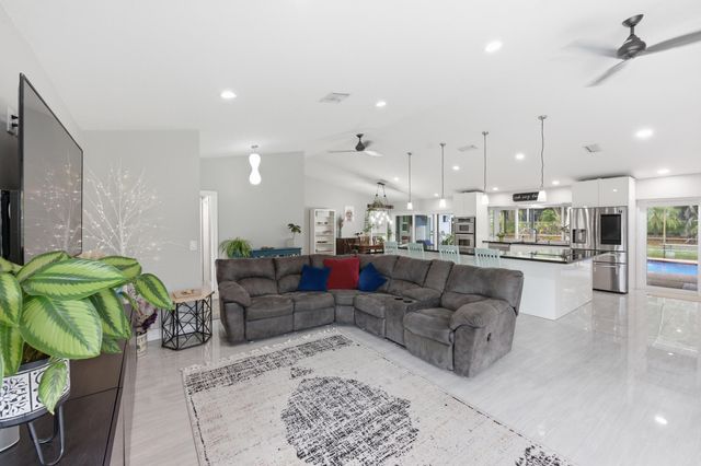 1537 NW 108th Way, Coral Springs, FL 33071