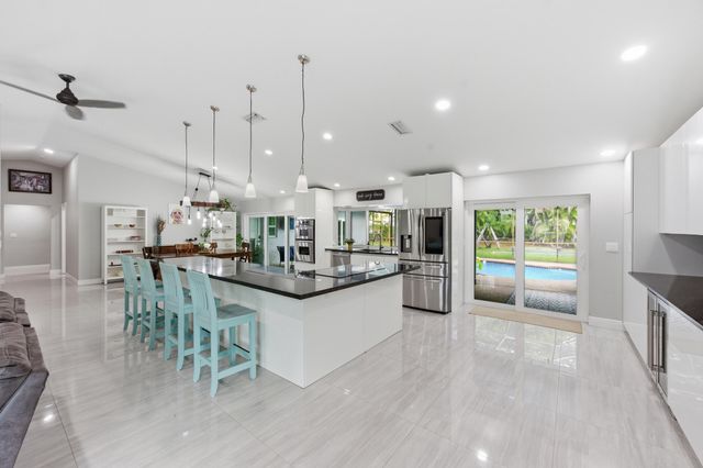 1537 NW 108th Way, Coral Springs, FL 33071