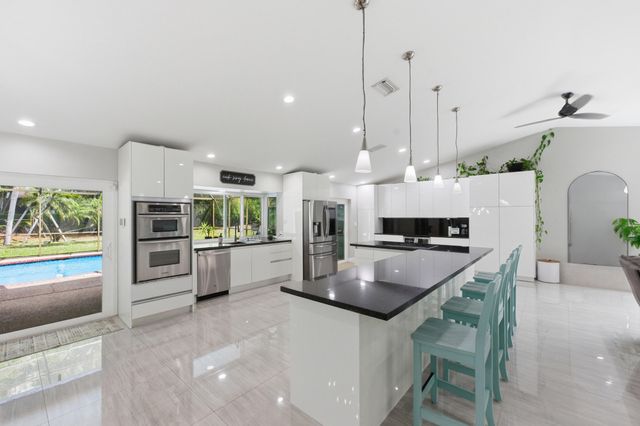 1537 NW 108th Way, Coral Springs, FL 33071