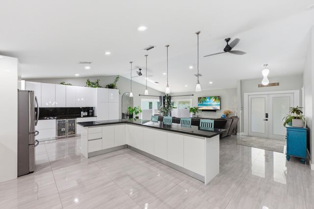 1537 NW 108th Way, Coral Springs, FL 33071