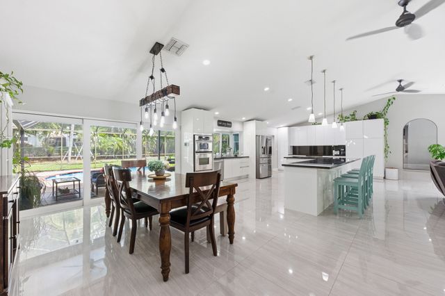 1537 NW 108th Way, Coral Springs, FL 33071