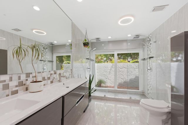 1537 NW 108th Way, Coral Springs, FL 33071