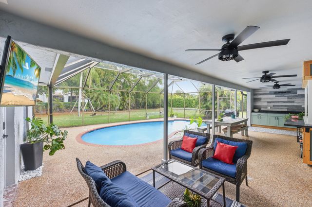 1537 NW 108th Way, Coral Springs, FL 33071