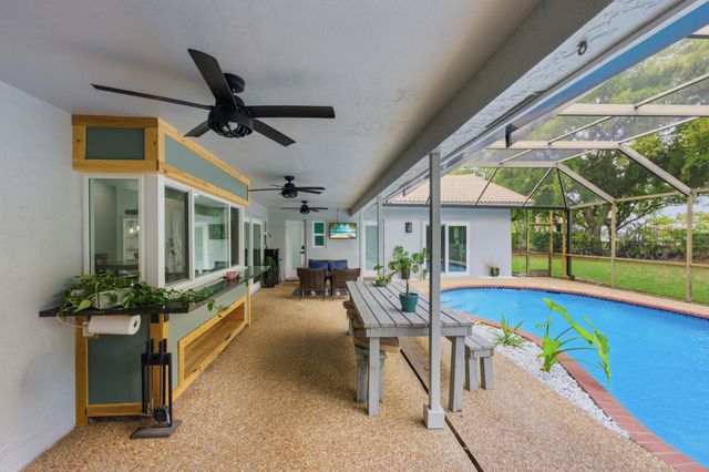 1537 NW 108th Way, Coral Springs, FL 33071