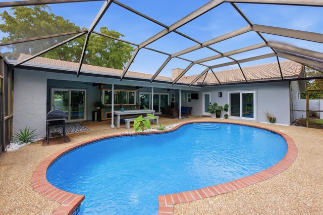 1537 NW 108th Way, Coral Springs, FL 33071