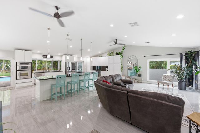 1537 NW 108th Way, Coral Springs, FL 33071