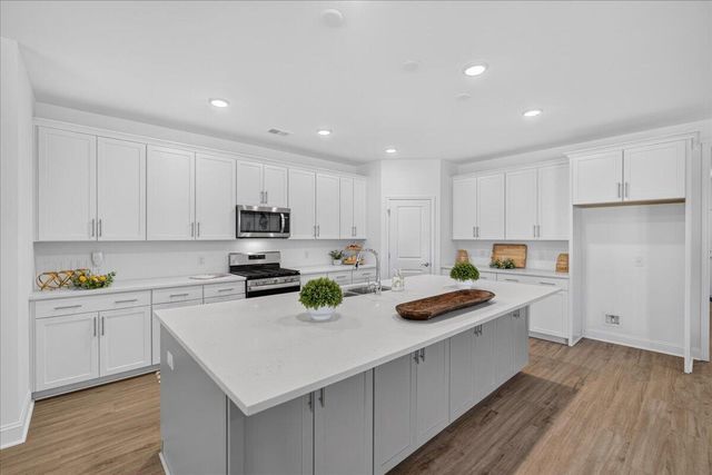 123 Clay Hill Loop, Ridgeville, SC 29472