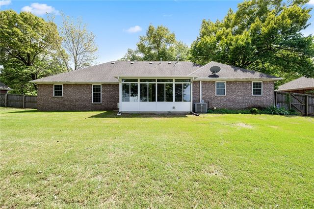 604 Shady Acres Lane, Prairie Grove, AR 72753