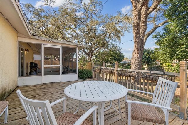 727 LOCUST STREET, Tarpon Springs, FL 34689