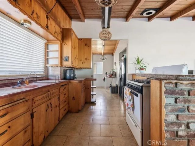 19876 Lodema Road, Apple Valley, CA 92307