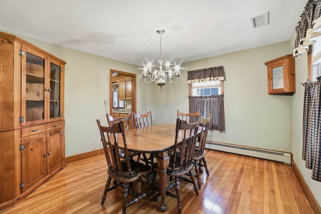 81 Rochdale St, Auburn, MA 01501