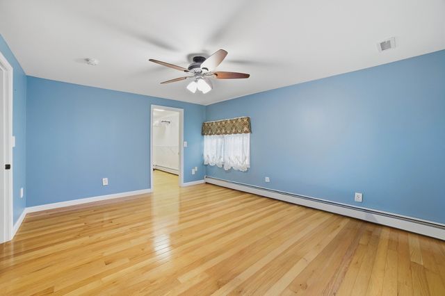 81 Rochdale St, Auburn, MA 01501