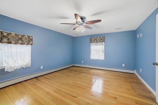 81 Rochdale St, Auburn, MA 01501