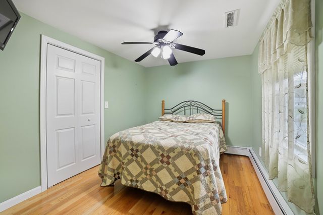 81 Rochdale St, Auburn, MA 01501